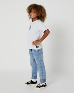 This Kids Chill Short Sleeve Tee by Alphabet Soup is made of 100% grey marle cotton jersey and features a ribbed crew neckline, straight hemline, and short sleeves. The centred print on the chest adds a stylish touch.