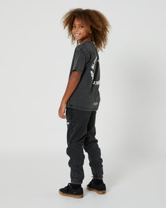 Teen Boys San Clemente Trackpant in Steel Grey by Alphabet Soup featuring a vintage garment dye wash, heavy brushed back fleece, and puff print design on the front leg create the perfect blend of comfort and style. Elasticated waist and ribbed cuff ankles ensure an all-day fit.