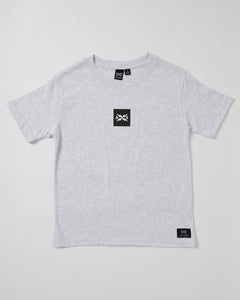 Experience the ultimate in comfort and style with the 100% cotton Kids Box Short Sleeve Tee from Alphabet Soup. Perfect for skateboarding and BMX, this shirt features a roomy box fit and ribbed crew neckline, along with a stylish logo patch.