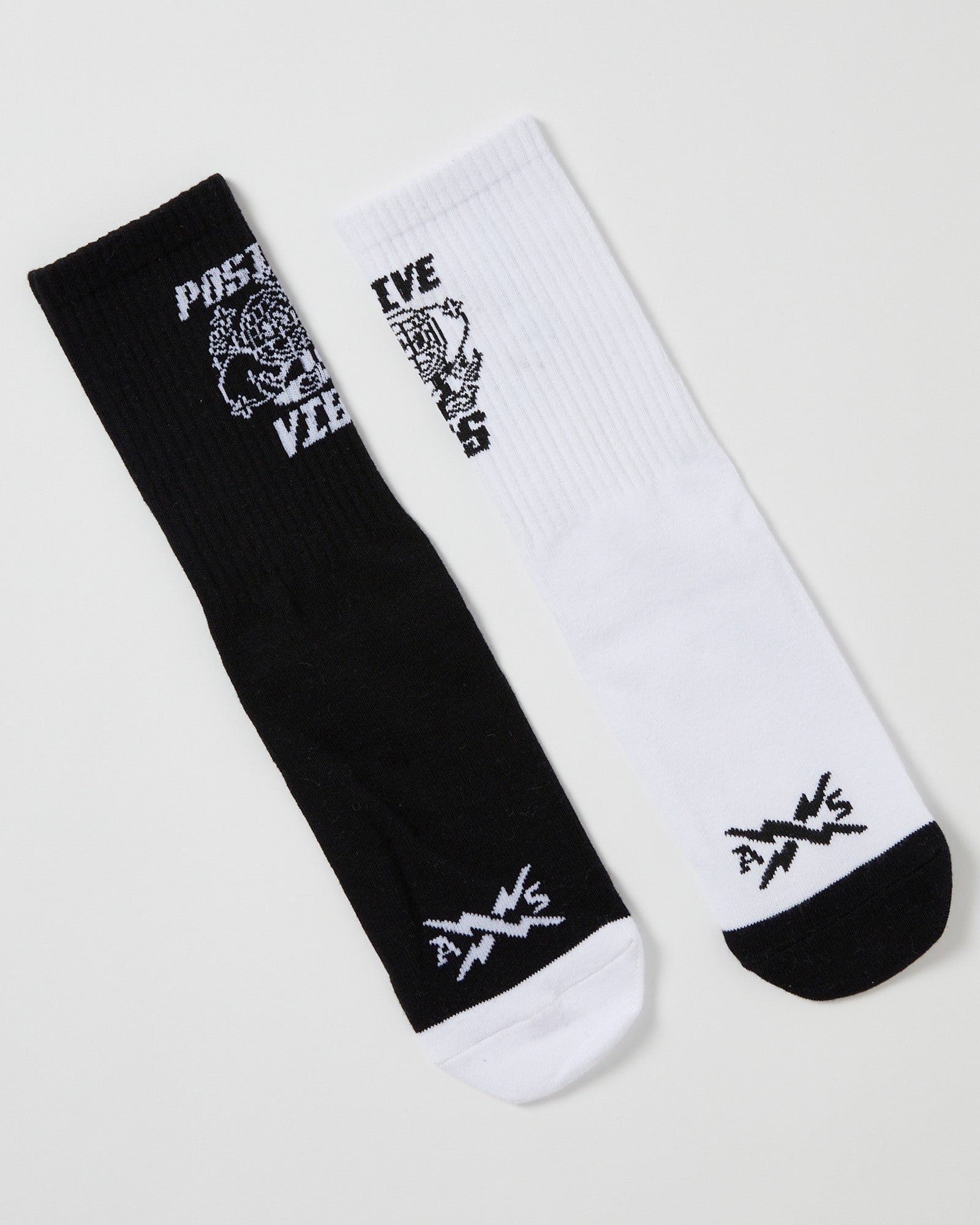These black and white boys Vibes Socks by Alphabet Soup have no heel and fit all sizes. Made from a soft, stretchy fabric with a playful artwear "Positive Vibes" design on the leg and logo on the toe.